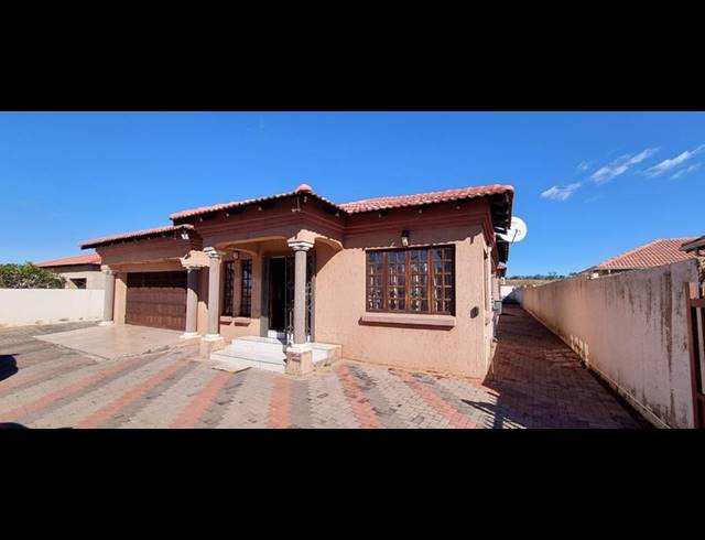 5 BEDROOM HOUSE FOR SALE IN CLARINA